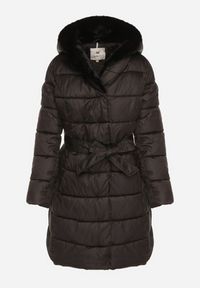 Born2be - Czarna Długa Kurtka Ozdobiona Pikowaniem z Nieodpinanym Kapturem i Paskiem Lidaveia. Okazja: na co dzień. Kolor: czarny. Materiał: jeans. Długość: długie. Wzór: aplikacja. Styl: klasyczny, casual, elegancki #7