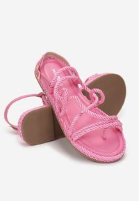 Renee - Różowe Sandały Inesa. Nosek buta: okrągły. Zapięcie: pasek. Kolor: różowy. Materiał: materiał. Obcas: na płaskiej podeszwie. Styl: boho