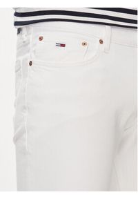 Tommy Jeans Jeansy Scanton DM0DM18746 Biały Slim Fit. Kolor: biały