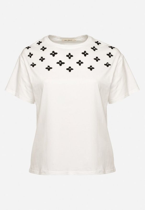 Born2be - Biały T-shirt z Bawełny Ozdobiony Cyrkoniami i Haftami Firarette. Okazja: na co dzień. Kolor: biały. Materiał: bawełna. Wzór: aplikacja, haft. Styl: casual, klasyczny