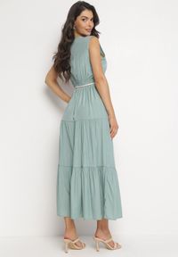 Born2be - Zielona Rozkloszowana Sukienka Maxi z Plecionym Sznurkiem w Talii Ralica. Typ kołnierza: kołnierz z falbankami. Kolor: zielony. Długość: maxi #4
