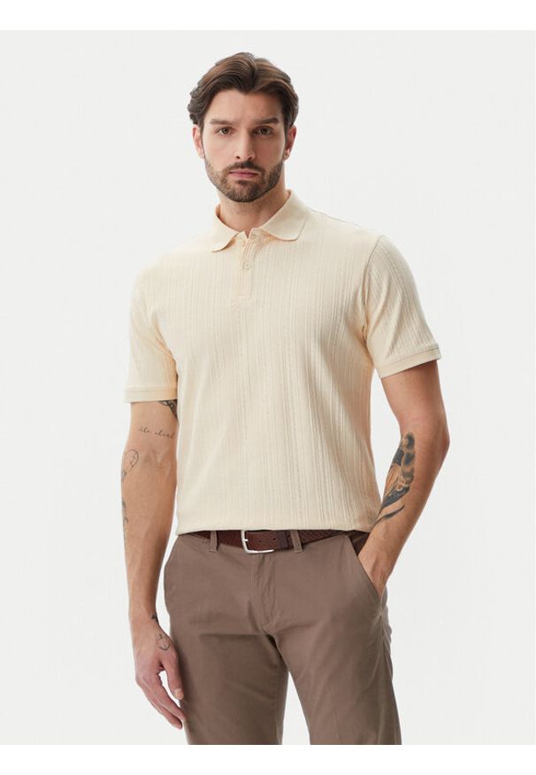 Selected Homme Polo 16094575 Beżowy Regular Fit. Typ kołnierza: polo. Kolor: beżowy. Materiał: bawełna