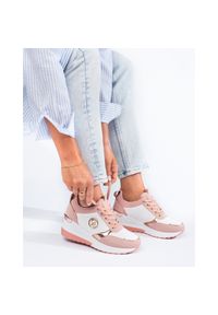 SHELOVET - Damskie różowe buty sportowe na koturnie Shelovet białe. Kolor: biały. Obcas: na koturnie #3