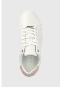 Calvin Klein sneakersy skórzane kolor biały. Nosek buta: okrągły. Zapięcie: sznurówki. Kolor: biały. Materiał: guma #3