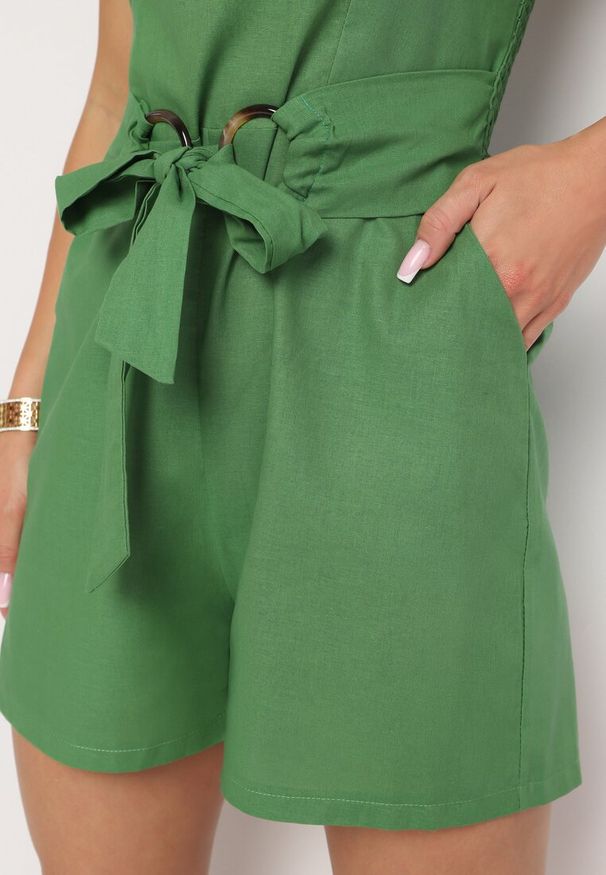 Born2be - Zielony Bawełniany Kombinezon na Regulowanych Ramiączkach z Paskiem w Talii Telnea. Okazja: na co dzień. Kolor: zielony. Materiał: bawełna. Długość rękawa: na ramiączkach. Styl: casual, elegancki