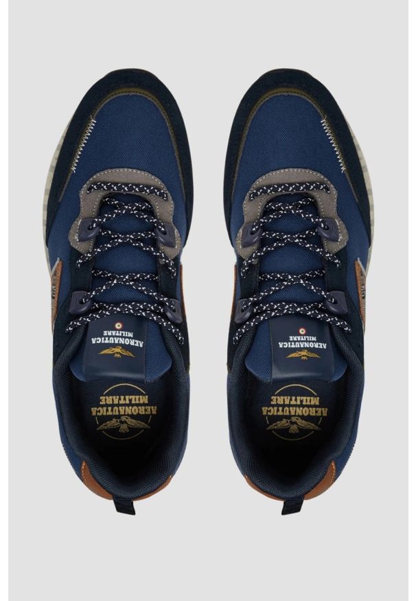 Aeronautica Militare - AERONAUTICA MILITARE Granatowe męskie sneakersy AM23, Rozmiar 44. Okazja: na co dzień. Kolor: niebieski. Materiał: tkanina, zamsz. Wzór: nadruk, haft