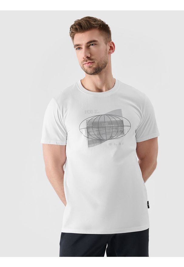 4f - 4F T-shirt regular z nadrukiem męski - biały L. Okazja: na co dzień. Kolor: biały. Materiał: dzianina, jersey, bawełna. Długość rękawa: krótki rękaw. Długość: krótkie. Wzór: nadruk. Styl: casual, klasyczny, sportowy
