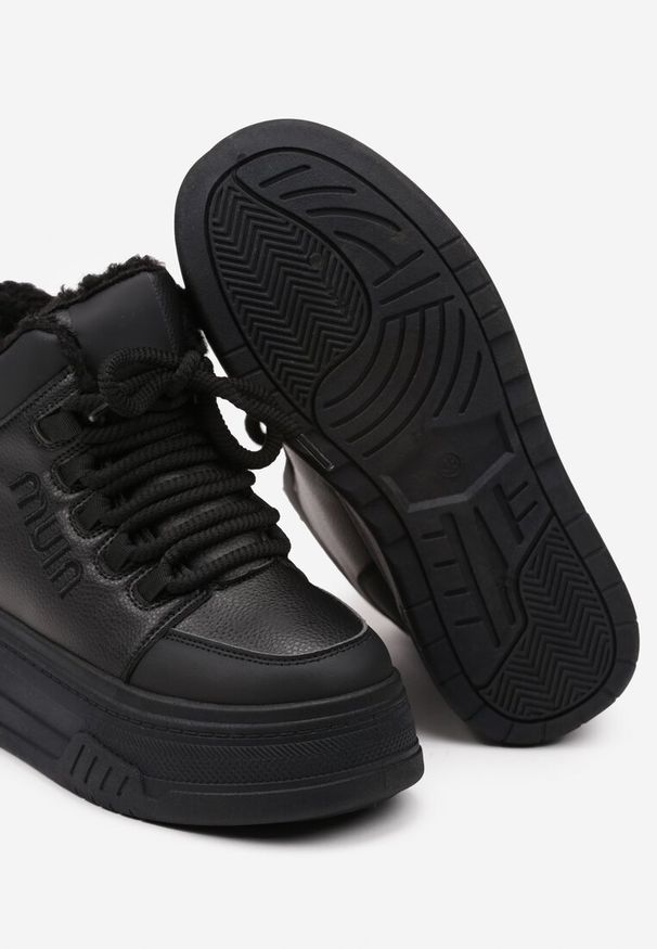 Renee - Czarne Sneakersy na Grubej Podeszwie Mocno Ocieplane Futrem Leavinael. Okazja: na co dzień. Kolor: czarny. Materiał: futro. Wzór: napisy. Obcas: na obcasie. Wysokość obcasa: średni