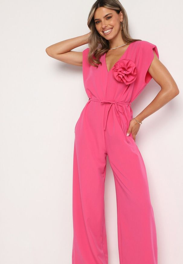 Born2be - Różowy Wiązany Kombinezon z Prostymi Nogawkami i Wiskozą oraz Kwiatową Aplikacją Dimenna. Kolor: różowy. Materiał: wiskoza. Wzór: aplikacja, kwiaty. Styl: elegancki