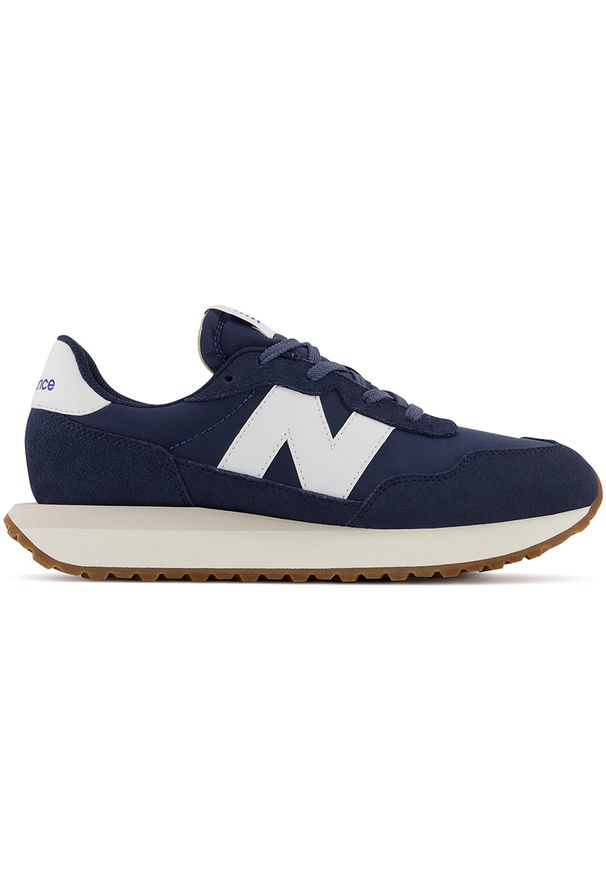 Buty dziecięce New Balance GS237PD – granatowe. Okazja: na co dzień. Kolor: niebieski. Materiał: guma, skóra, syntetyk, materiał, zamsz. Szerokość cholewki: normalna