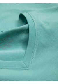 Ombre Clothing - Męska klasyczna bawełniana koszulka z dekoltem w serek BASIC – turkusowa V15. Typ kołnierza: dekolt w serek. Kolor: turkusowy. Materiał: bawełna. Wzór: ze splotem, jednolity. Styl: klasyczny #4