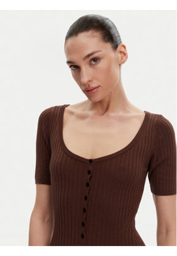 Herskind Sukienka dzianinowa Toffee 5536106 Brązowy Regular Fit. Kolor: brązowy. Materiał: syntetyk