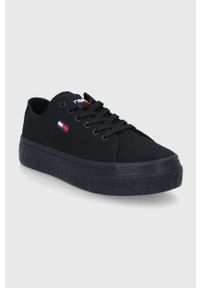 Tommy Jeans tenisówki EN0EN01673.BDS.FLATFOR damskie kolor czarny. Nosek buta: okrągły. Zapięcie: sznurówki. Kolor: czarny. Materiał: materiał. Obcas: na platformie #2