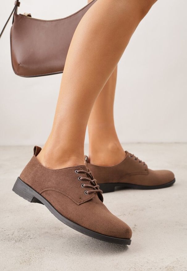 Renee - Brązowe Lakierowane Półbuty Oksfordki Sznurowane na Rzemyki Zatella. Okazja: do pracy. Zapięcie: sznurówki. Kolor: brązowy. Materiał: lakier. Styl: elegancki, klasyczny