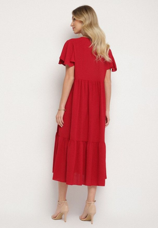 Born2be - Czerwona Sukienka o Rozkloszowanym Kroju z Wiskozą Filastia. Okazja: na co dzień. Typ kołnierza: dekolt w kształcie V. Kolor: czerwony. Materiał: wiskoza. Długość rękawa: krótki rękaw. Typ sukienki: rozkloszowane. Styl: casual, elegancki, klasyczny
