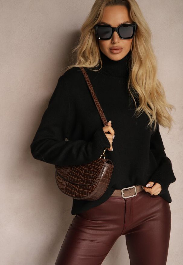 Renee - Czarny Casualowy Golf z Dodatkiem Bawełny i Wiskozy Lerinae. Okazja: na co dzień. Typ kołnierza: golf. Kolor: czarny. Materiał: wiskoza, bawełna. Długość rękawa: długi rękaw. Długość: długie. Styl: casual