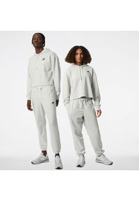 Spodnie New Balance UP21500SAH – szare. Kolor: szary. Materiał: dresówka, bawełna, materiał. Wzór: haft, napisy