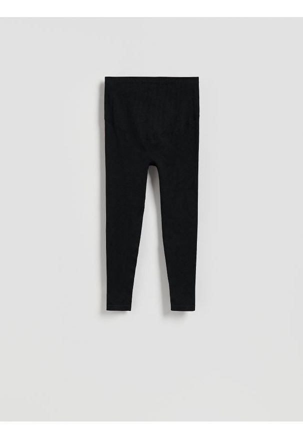 Reserved - Bezszwowe legginsy - czarny. Kolor: czarny. Materiał: dzianina. Wzór: prążki