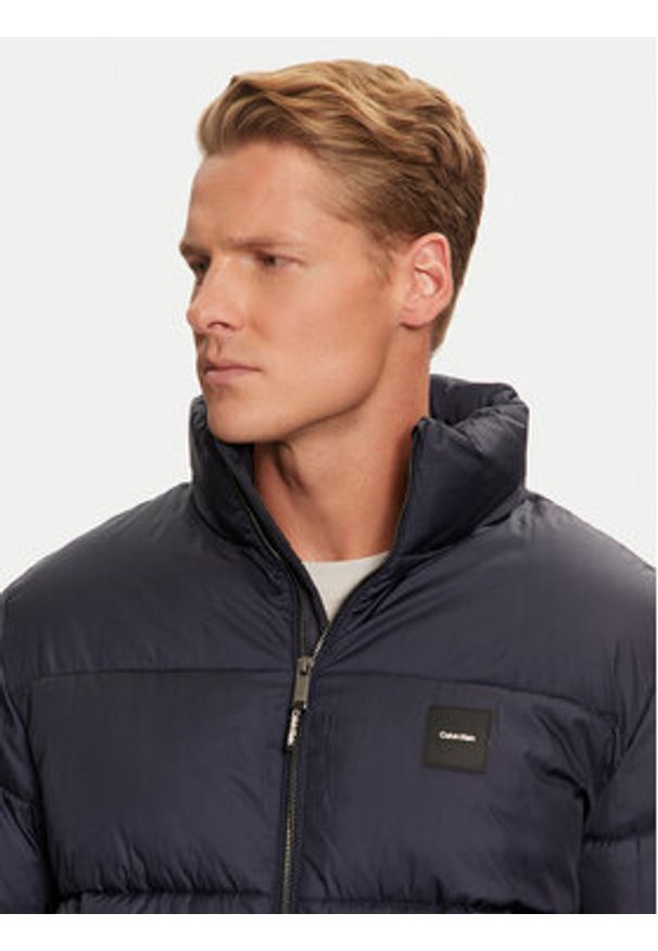 Calvin Klein Kurtka puchowa K10K113472 Granatowy Regular Fit. Kolor: niebieski. Materiał: syntetyk