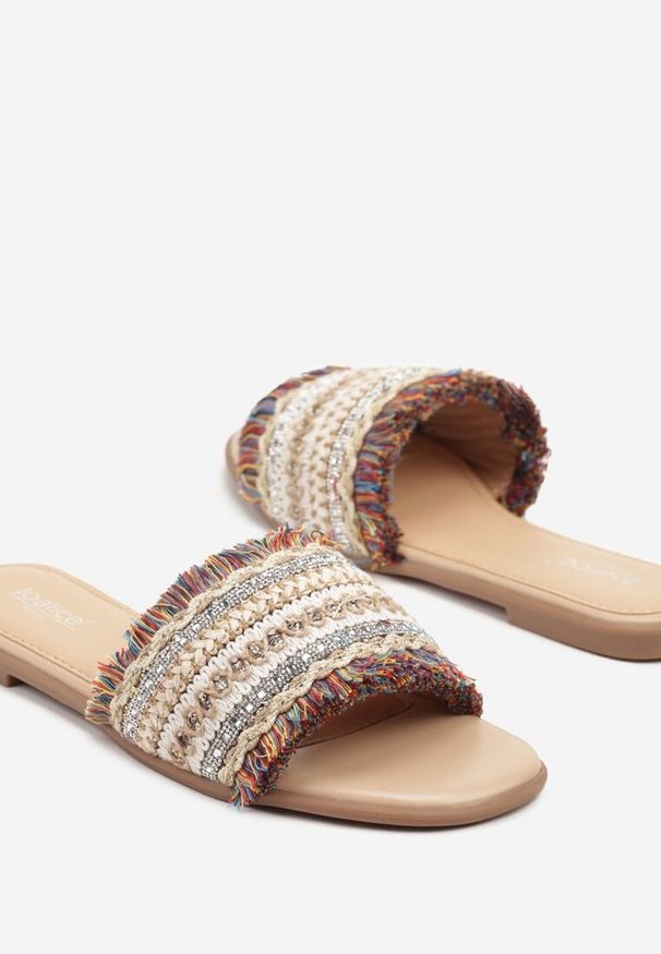 Renee - Beżowo-Czerwone Klapki Ozdobione Cyrkoniami i Frędzlami w Stylu Boho Ridivenna. Okazja: na plażę, na co dzień, na spacer. Kolor: beżowy. Wzór: aplikacja. Sezon: lato. Styl: boho