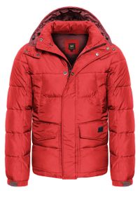 Lee - LEE PUFFER JACKET MĘSKA KURTKA ZIMOWA WARP RED L87XUMKG. Typ kołnierza: kaptur. Materiał: sztruks, materiał, poliester, puch. Długość rękawa: długi rękaw. Długość: długie. Sezon: zima. Styl: klasyczny