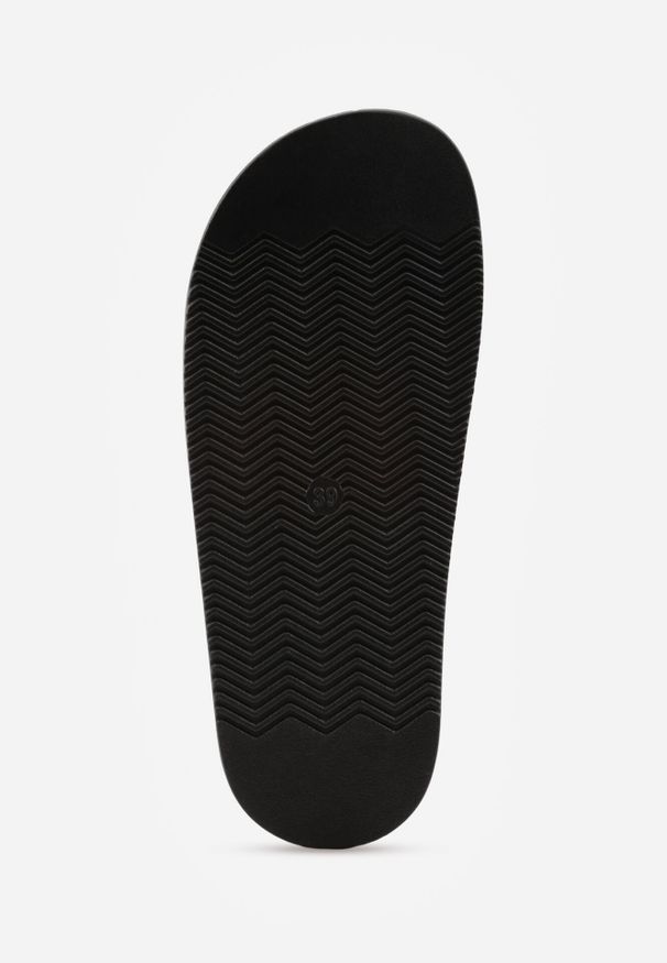 Born2be - Czarne Klapki Typu Japonki z Metaliczną Ozdobą Samrina. Okazja: na co dzień. Kolor: czarny. Materiał: jeans, koronka. Wzór: aplikacja. Sezon: lato. Styl: casual