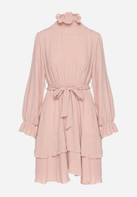 Born2be - Różowa Sukienka z Falbanami i Marszczonym Golfem z Dodatkowym Wiązanym Paskiem Savelina. Okazja: na imprezę. Typ kołnierza: golf. Kolor: różowy. Typ sukienki: rozkloszowane. Styl: klasyczny, elegancki #6