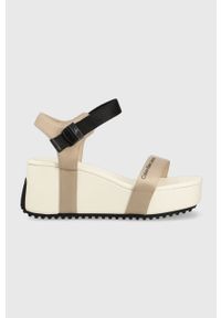 Calvin Klein Jeans sandały WEDGE BLCOK SANDAL SATIN/HW damskie kolor biały na platformie YW0YW00980. Zapięcie: klamry. Kolor: biały. Materiał: włókno, materiał. Obcas: na platformie #1