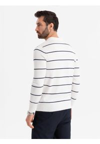 Ombre Clothing - Męski longsleeve polo w poziome paski z wiskozą – biało-granatowy V2 OM-POLS-0146 - XXL. Okazja: do pracy, na co dzień. Typ kołnierza: polo. Kolor: biały. Materiał: wiskoza. Długość rękawa: długi rękaw. Długość: długie. Wzór: paski. Styl: elegancki, casual
