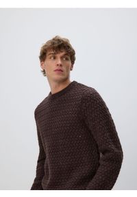 Reserved - Strukturalny sweter z wełną - ciemnobrązowy. Kolor: brązowy. Materiał: wełna