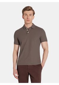 Pako Lorente - PAKO LORENTE - Brązowy t-shirt polo na trzy guziczki. Okazja: na co dzień. Typ kołnierza: polo. Kolor: oliwkowy, czerwony, brązowy, różowy. Materiał: poliester, bawełna. Sezon: jesień. Styl: casual #1