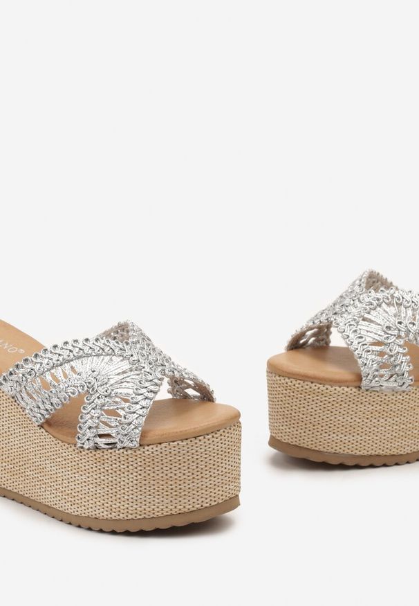 Born2be - Srebrne Klapki na Wysokim Koturnie z Plecionki i z Ażurową Cholewką Divocala. Kolor: srebrny. Materiał: jeans. Wzór: ażurowy. Sezon: lato. Obcas: na koturnie