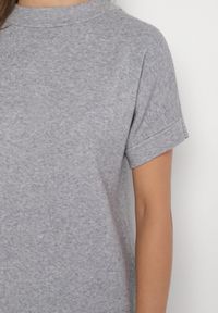 Born2be - Szara Sukienka z Wiskozą Bawełną i Odpinanym Kwiatem 3D Zeiada. Kolor: szary. Materiał: bawełna, wiskoza. Wzór: kwiaty #6