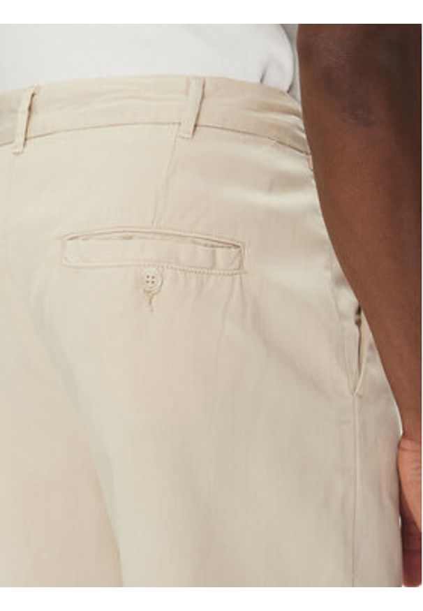 Lindbergh Szorty materiałowe 30-505054 Beżowy Wide Fit. Kolor: beżowy. Materiał: bawełna