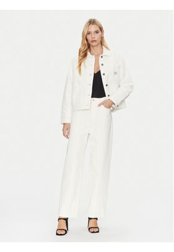 Guess Jeans Kurtka jeansowa W4BN65 D5J31 Biały Regular Fit. Kolor: biały. Materiał: bawełna