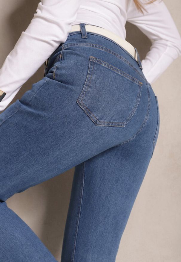 Renee - Niebieskie Jeansy z Bawełną High Waist o Fasonie Dzwonów Celinsse. Okazja: na co dzień. Stan: podwyższony. Kolor: niebieski. Długość: długie. Styl: elegancki, casual