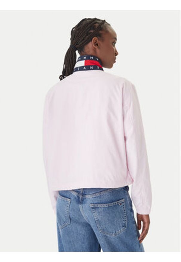 Tommy Jeans Kurtka przejściowa Essential DW0DW20439 Różowy Regular Fit. Kolor: różowy. Materiał: syntetyk