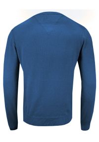 Sweter Niebieski Elegancki w Serek (V-neck), Klasyczny -Adriano Guinari- Męski. Okazja: do pracy, na spotkanie biznesowe, na co dzień. Typ kołnierza: dekolt w serek. Kolor: niebieski. Materiał: bawełna. Styl: elegancki, klasyczny