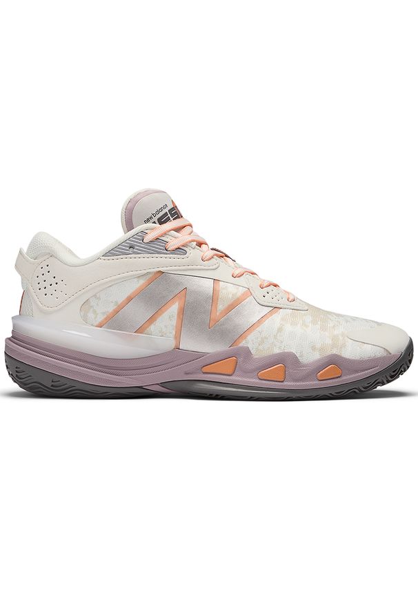 Buty męskie New Balance Hesi Low v2 BBHSLAP2 – beżowe. Kolor: beżowy. Materiał: materiał, syntetyk, guma. Szerokość cholewki: normalna. Sport: koszykówka, fitness, bieganie
