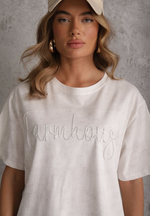 Renee - Biały Oversizowy T-shirt z Bawełny Zdobiony Haftem z Cekinami Marivia. Okazja: na co dzień. Kolor: biały. Materiał: bawełna. Wzór: haft, aplikacja. Styl: casual, elegancki