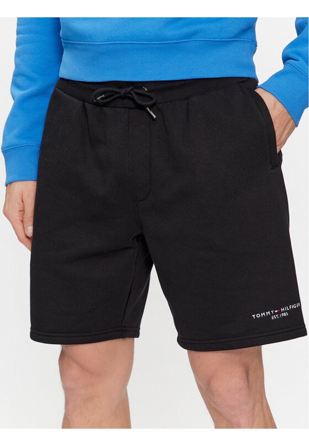 TOMMY HILFIGER - Tommy Hilfiger Szorty sportowe Logo MW0MW34201 Czarny Regular Fit. Kolor: czarny. Materiał: syntetyk, bawełna. Styl: sportowy