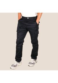 FEROCE - Spodnie cargo wielokieszeniowe – granatowe. Kolor: niebieski. Materiał: bawełna. Długość: długie #1