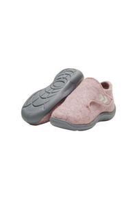 Buty do chodzenia dla dzieci Hummel wool slipper. Kolor: różowy. Sport: turystyka piesza