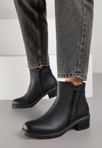 Renee - Czarne Botki z Niską Cholewką z Ozdobnym Suwakiem Ilonela. Okazja: na co dzień. Wysokość cholewki: przed kostkę. Kolor: czarny. Materiał: jeans. Szerokość cholewki: normalna. Obcas: na płaskiej podeszwie. Styl: casual