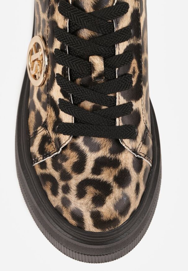 Renee - Panterkowe Sneakersy Vices na Platformie Ozdobione Metaliczną Aplikacją Tatellia. Okazja: na co dzień. Zapięcie: sznurówki. Materiał: jeans. Wzór: aplikacja. Obcas: na platformie