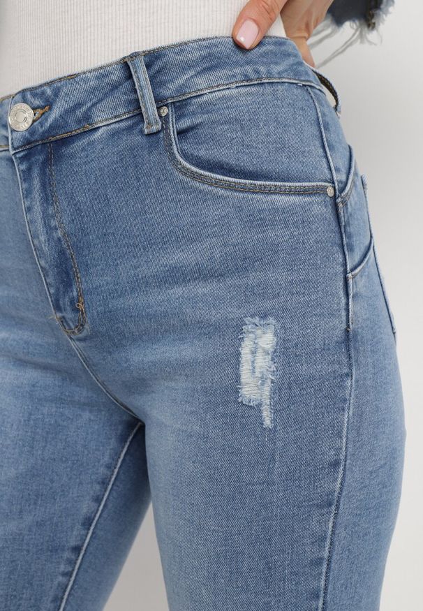 Born2be - Niebieskie Jeansy Skinny z Przetarciami i Dziurami Haria. Kolor: niebieski