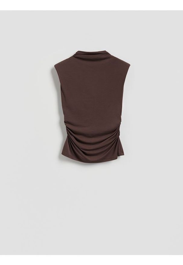 Reserved - Top z modalem - brązowy. Kolor: brązowy. Materiał: dzianina