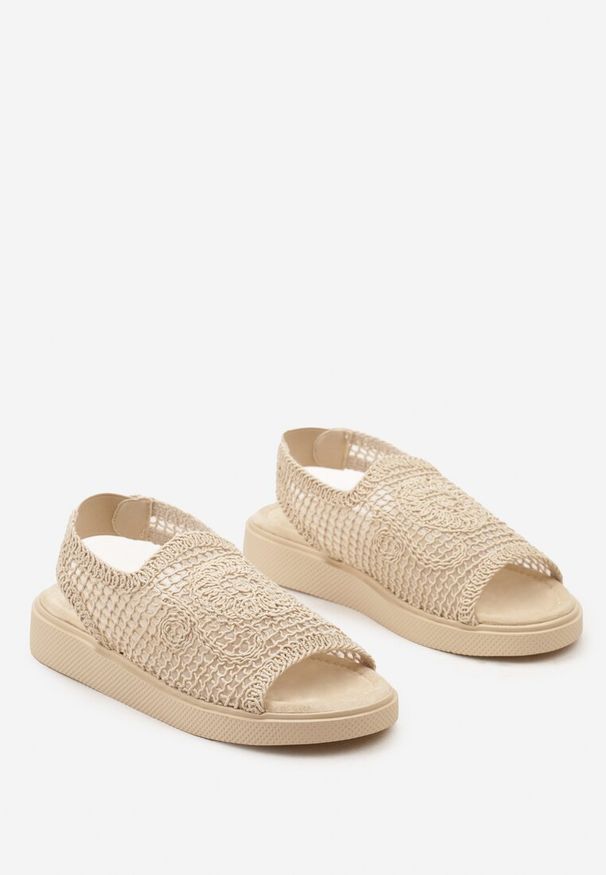 Born2be - Beżowe Sandały na Płaskiej Podeszwie z Plecioną Cholewką i Paskiem na Piętę Telletia. Okazja: na co dzień. Zapięcie: pasek. Kolor: beżowy. Materiał: len. Sezon: lato. Obcas: na płaskiej podeszwie. Styl: boho, casual, wakacyjny