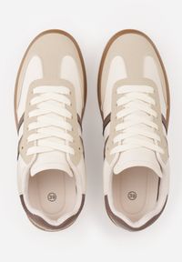 Born2be - Beżowo-Brązowe Sneakersy na Płaskiej Podeszwie z Kontrastowymi Paskami Glaria. Okazja: na co dzień. Zapięcie: pasek. Kolor: beżowy. Materiał: jeans. Wzór: paski. Obcas: na płaskiej podeszwie #4