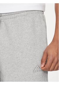 Adidas - adidas Spodnie dresowe ALL SZN Fleece Graphic IW1198 Szary Relaxed Fit. Kolor: szary. Materiał: bawełna #5